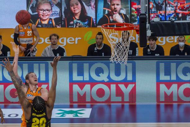 他们不仅收 他们不仅收